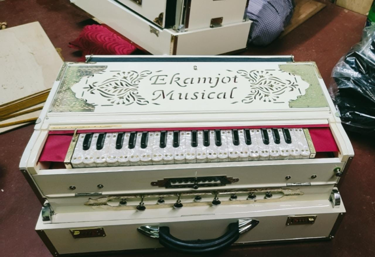 3 Line 9 Scale Paris Reed Harmonium