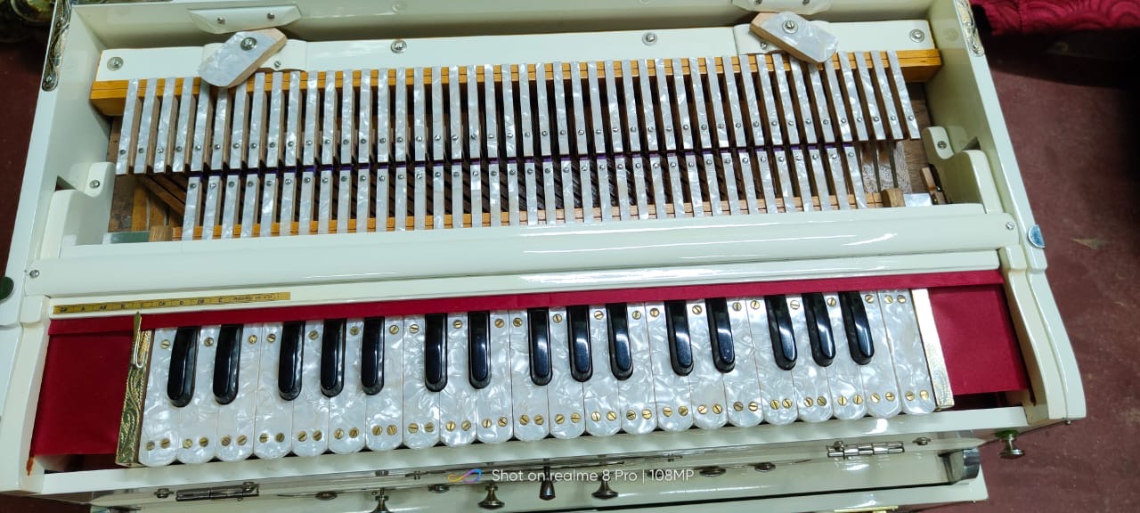 3 Line 9 Scale Paris Reed Harmonium