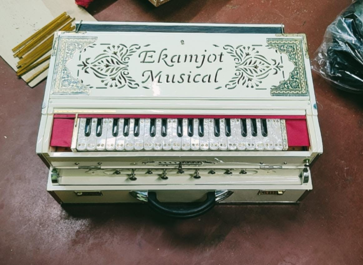 3 Line 9 Scale Paris Reed Harmonium