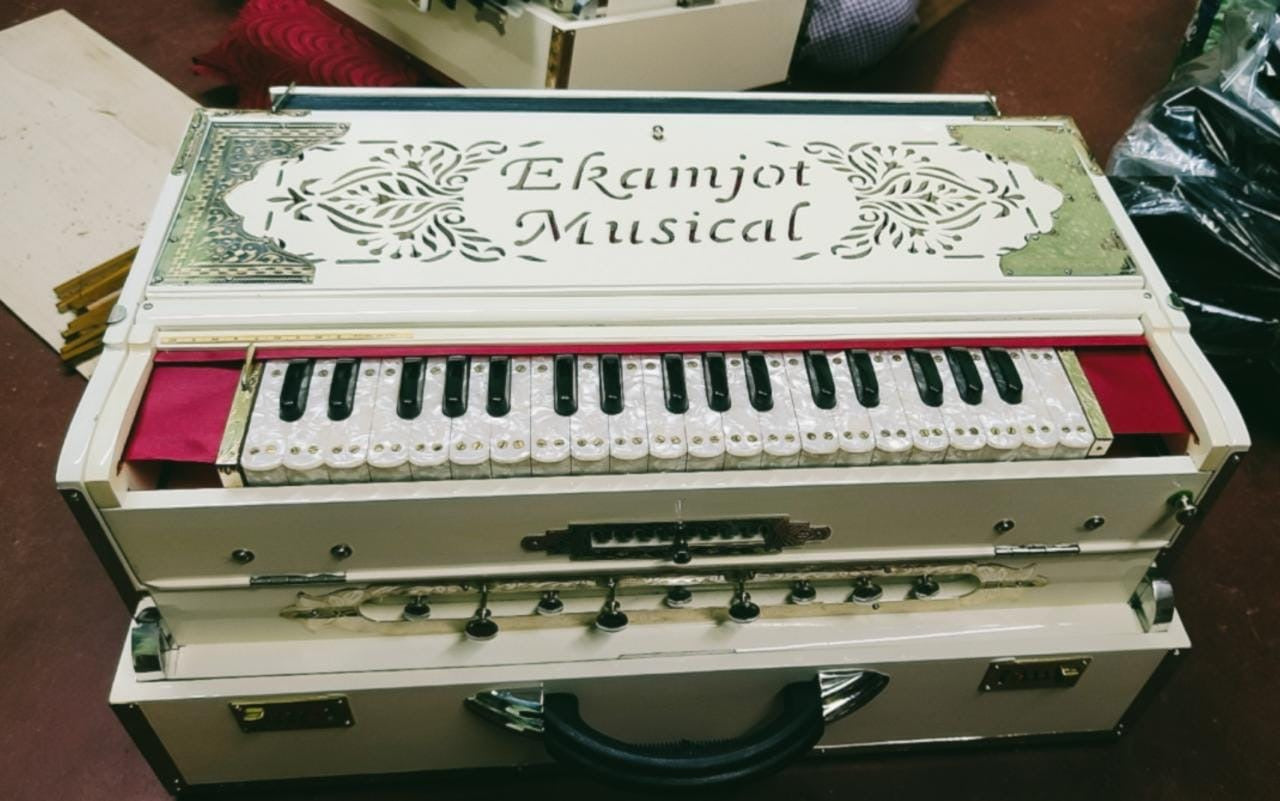 3 Line 9 Scale Paris Reed Harmonium
