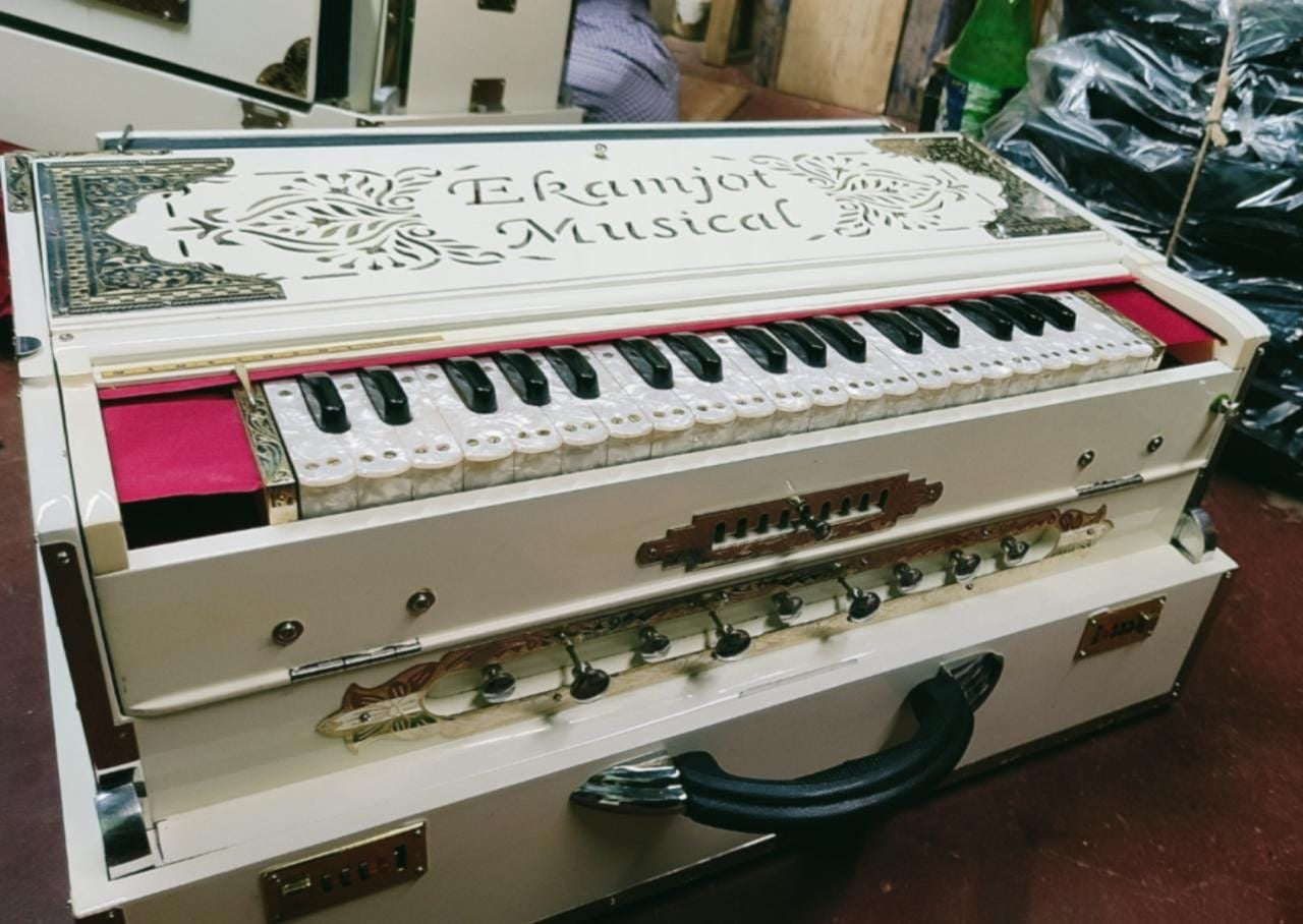 3 Line 9 Scale Paris Reed Harmonium